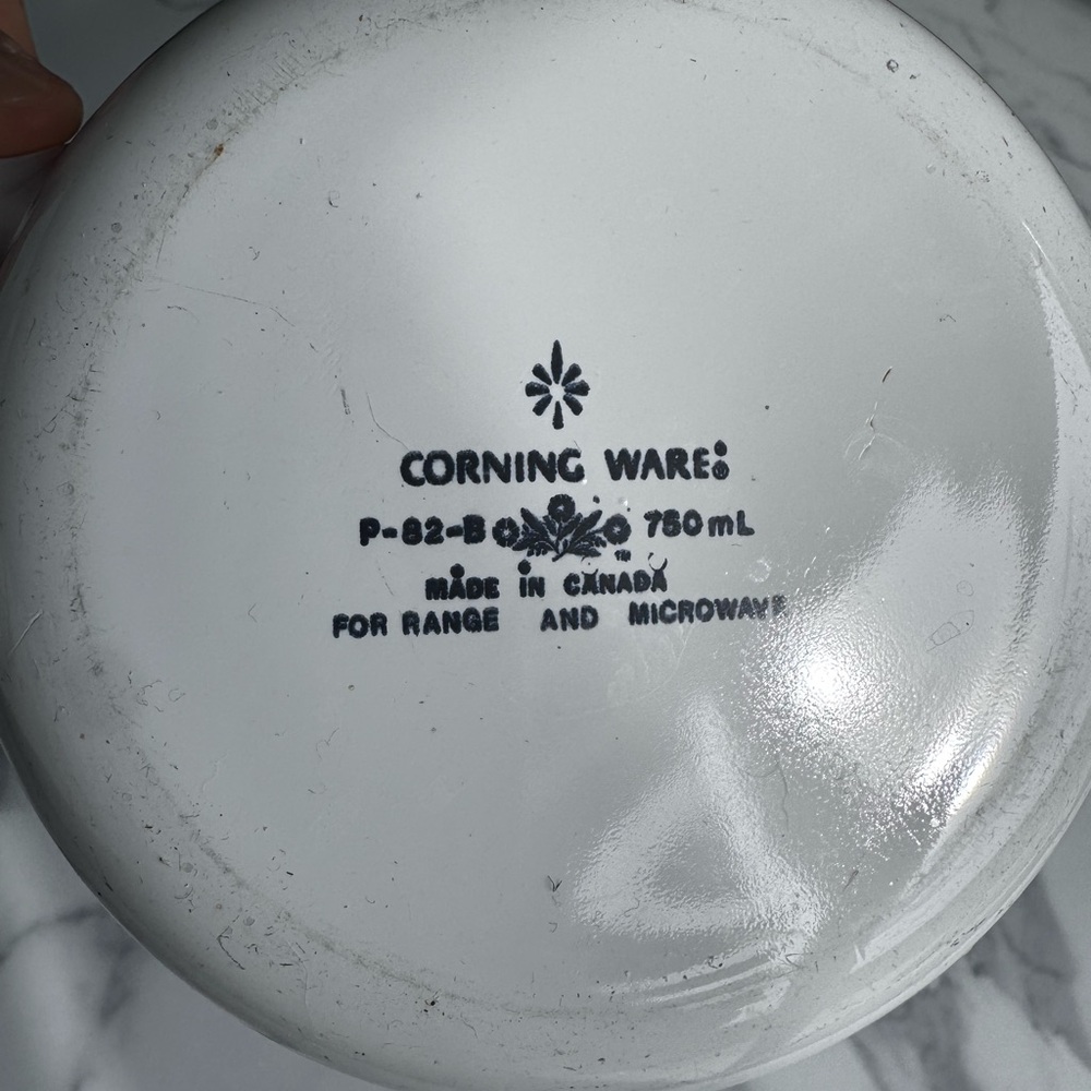 Vintage Corningware Saucepan with Lid - Picture 3 of 4